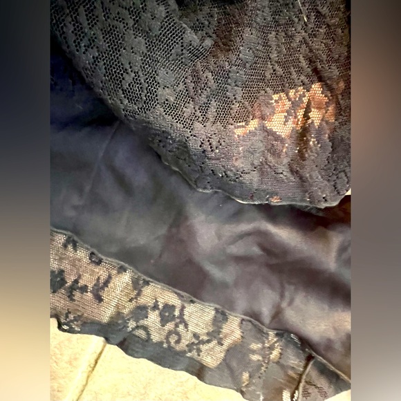 Black dress like new. It looks beautiful! - Picture 5 of 7